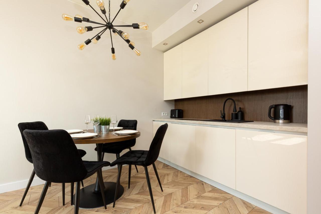 Platinum Towers Apartment With Parking By Renters Prestige Warszawa Eksteriør billede